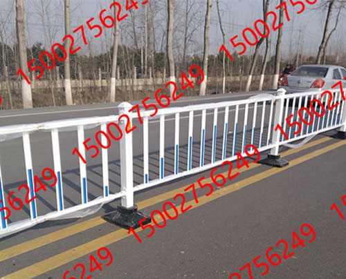 道路護（hù）欄